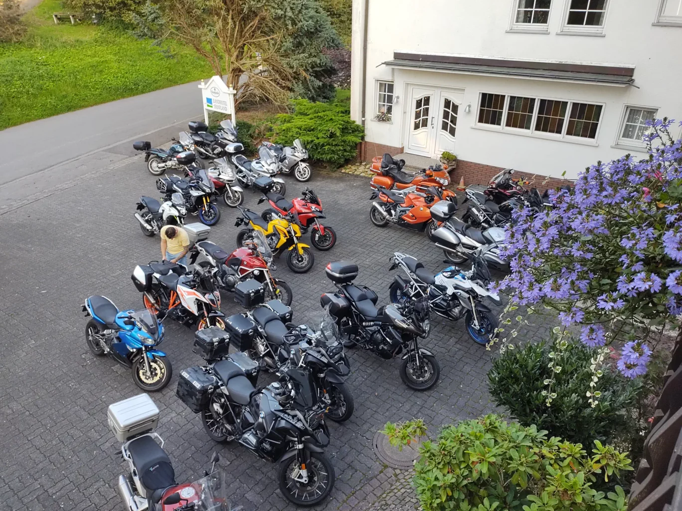 "Motorstalling" - Landhotel Hanfland